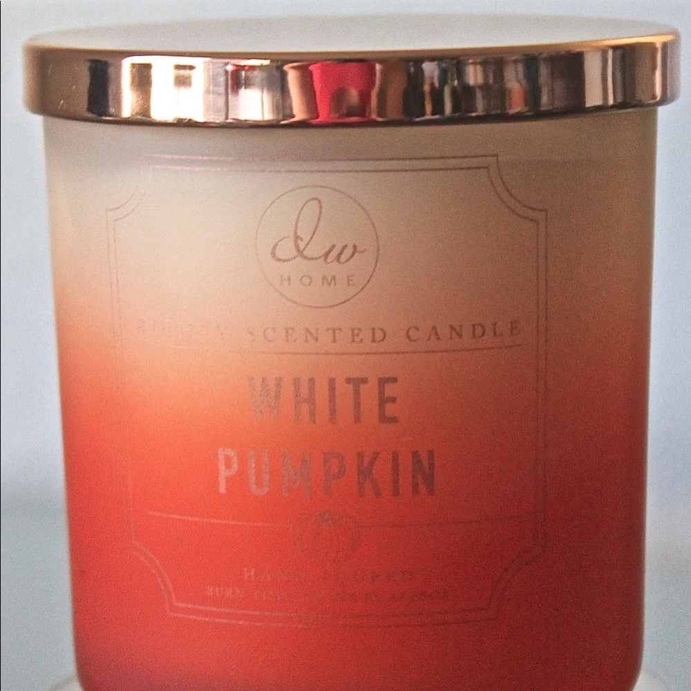 DW HOME CANDLE WHITE PUMPKIN RICHLY SCENTED NEW
